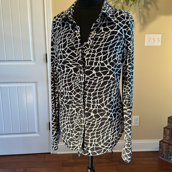 BCBGMaxAzria Tops - Black & White Printed Long-Sleeve Button-Up Shirt